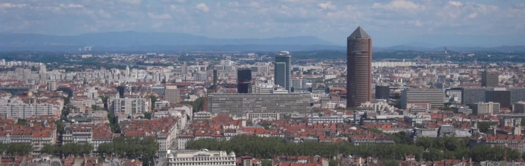Se déplacer en transports en commun en Auvergne Rhône-Alpes : facile ou galère ?